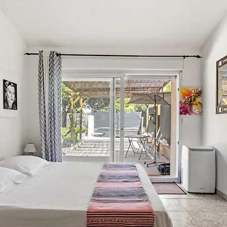 Apartment Pinede Romane